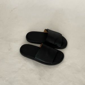 Zara Slides